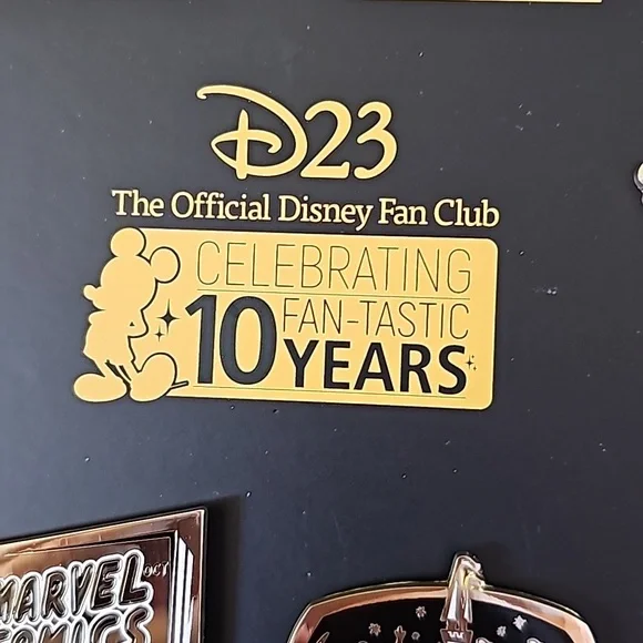 D23 10 Year Anniversary pin set 2019 - Picture 2 of 6